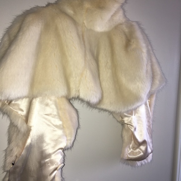 Faux Fur Stole - Picture 2 of 6